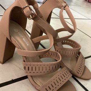 Small heel high heels size 5 1/2 women